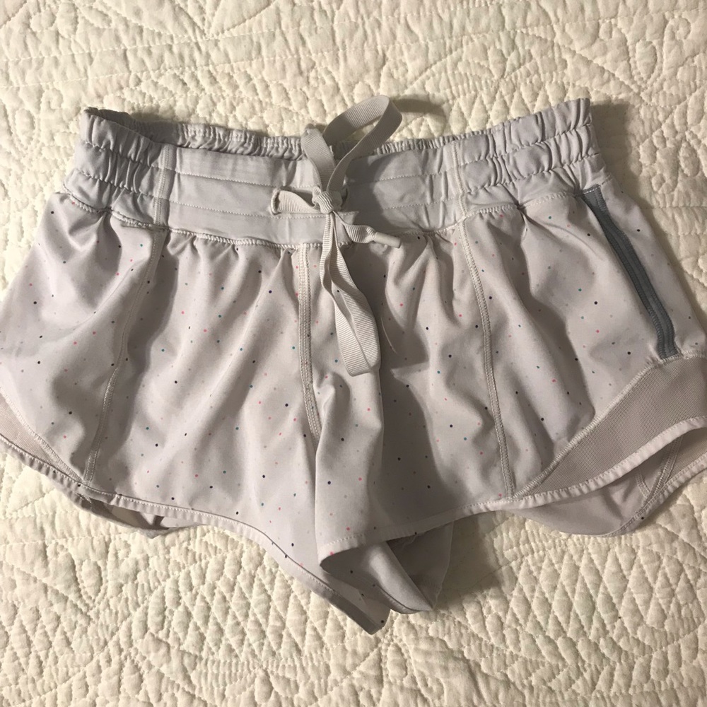Lululemon White Polka Dot Hotty Hot Shorts 🍋🍋🍋